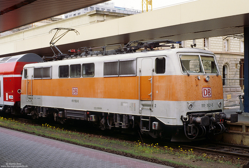 Am 27.4.2000 habe ich in Mannheim Hbf die 111 152 fotografiert