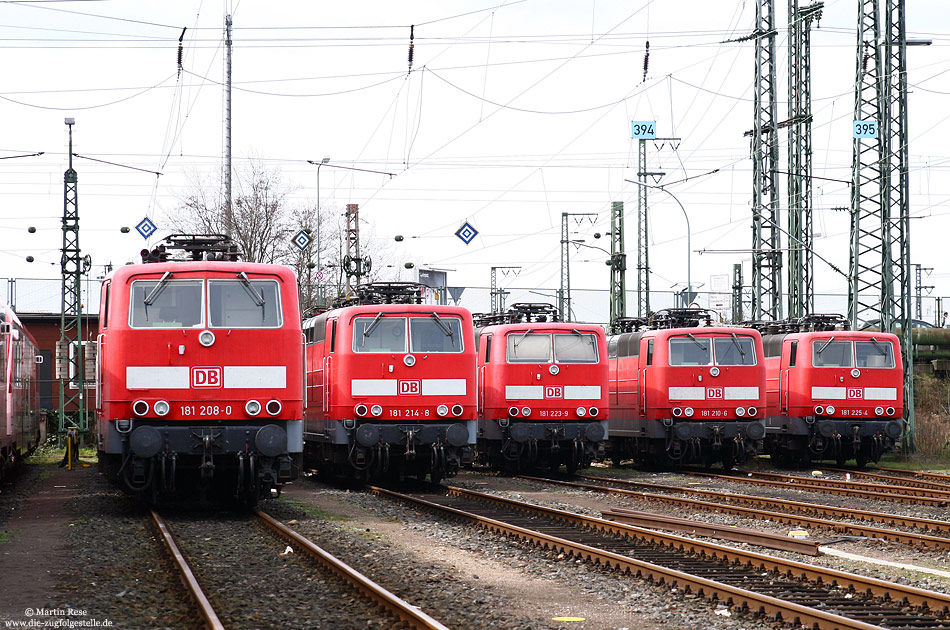 181 223, 181 214, 181 208, 181 210, 181 225 im Bw Frankfurt am Main