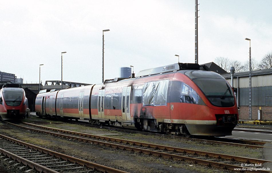 Nach einem Brand im Februar 2006 im Bahnhof Mechernich wurde der 644 026 ausgemustert und der unbeschädigte Teil des Zuges für den 644 064 wiederverwendet. Am 6.3.2006 stand der beschädigte 644 026 abgestellt in Köln Deutzerfeld.