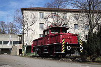 Im Bw Stuttgart erinnert die, 1935 in Dienst gestellte und am 29.9.1977 ausgemusterte, 163 001 an die Einsätze dieser elektrischen Rangierlokomotiven im Ländle. 17.3.2012
