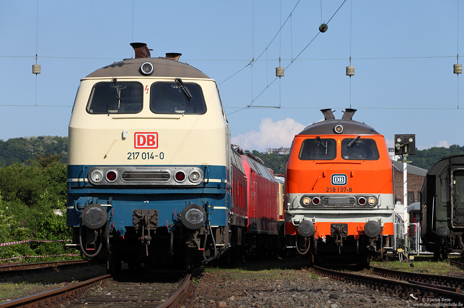 Am Wochenende 8./9.Juni fand das diesjährige Sommerfest im DB-Museum Koblenz Lützel statt. Zu den Ausstellungsfahrzeugen zählten auch die 217 014 und 218 137.
