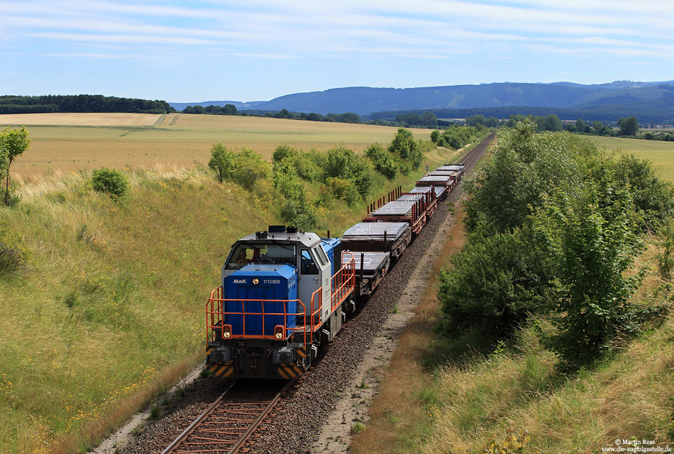 Auf dem Weg von Ilsenburg nach Beddingen passiert die VPS1703 mit dem EK53926 in Kürze die Grenze zwischen Sachsen Anhalt und Niedersachsen bei Stapelburg. 3.7.2014