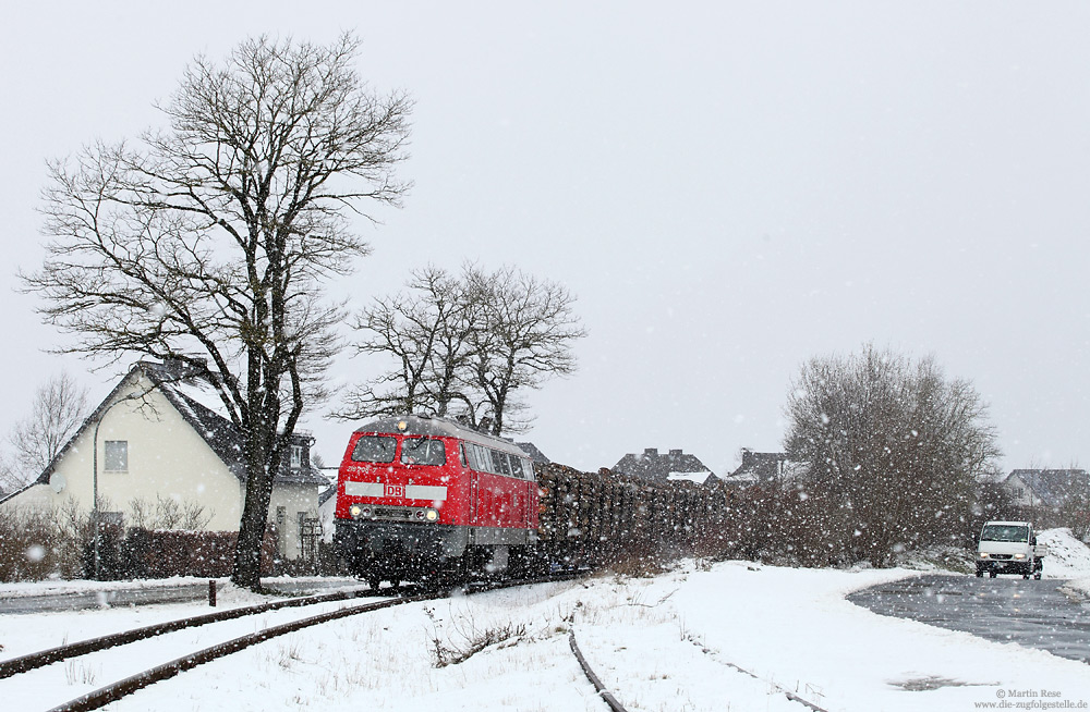 … im dichten Schneegestöber ging es mit dem EK54404 zurück nach Schwerte, fotografiert bei Brilon Stadt.