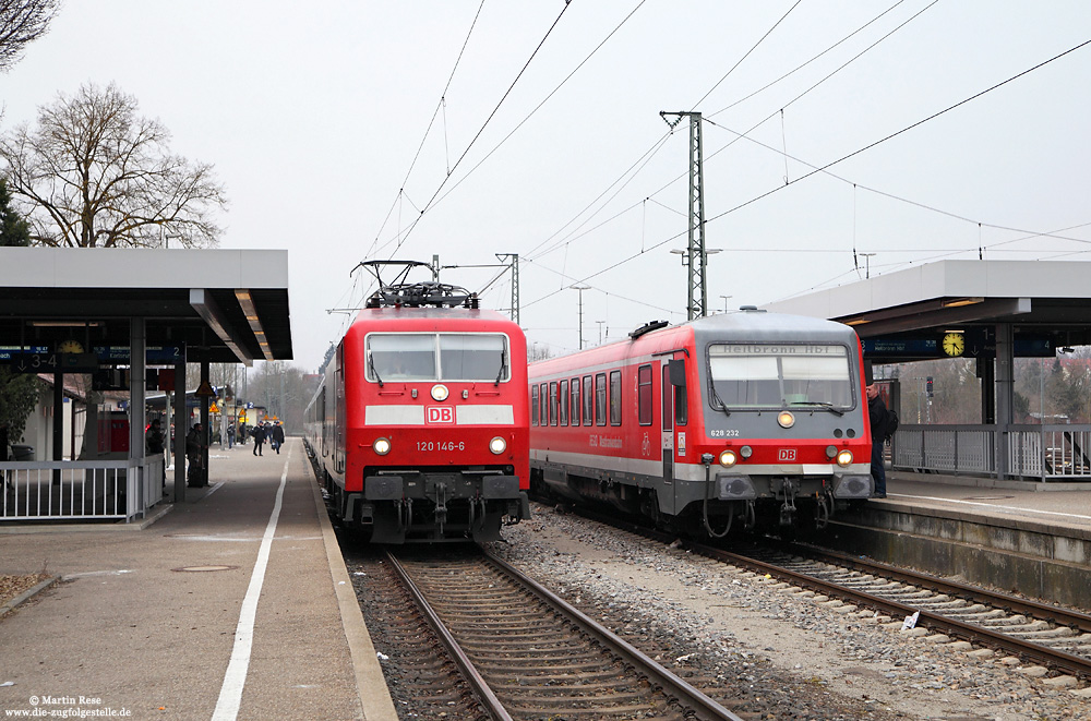 120 146 und 628 232 in Crailsheim mit IC2064