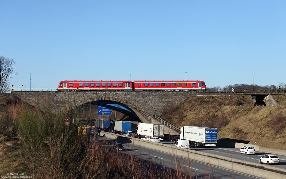 628 539 als RB31704 auf der Brücke über die A1 bei Remscheid