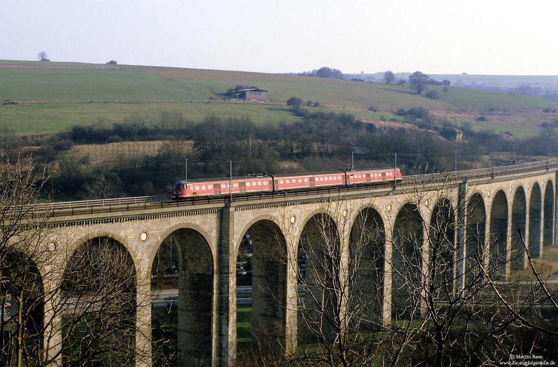 430 123 als E7891 auf dem Bekeviadukt. 