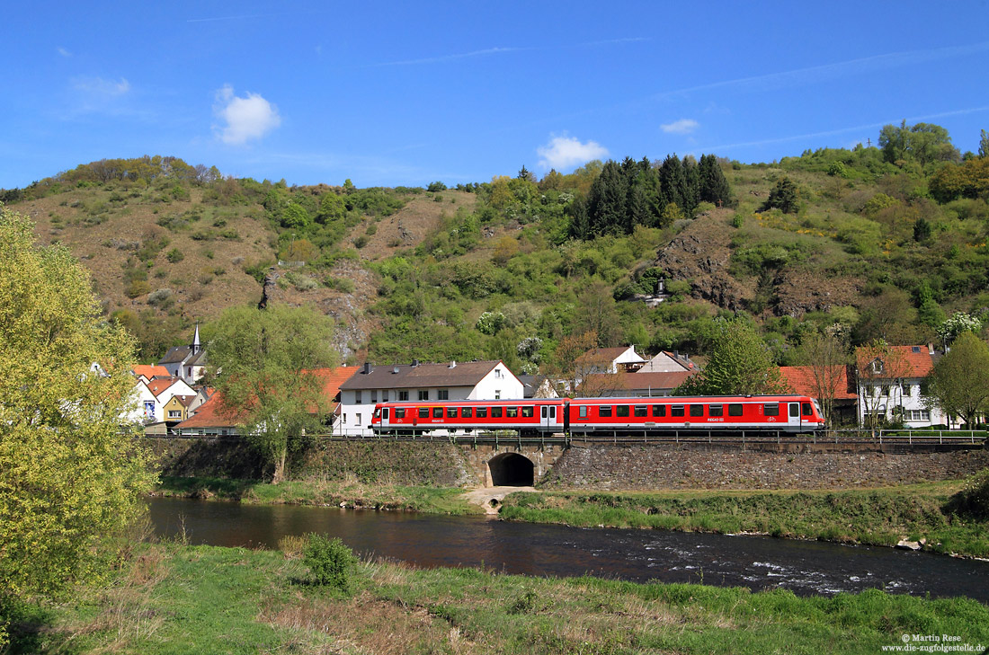 Eine weitere Aufnahme aus Martinstein zeigt den 628 472 auf seiner Fahrt als RB13614 von Wiesbaden nach Türkismühle. 