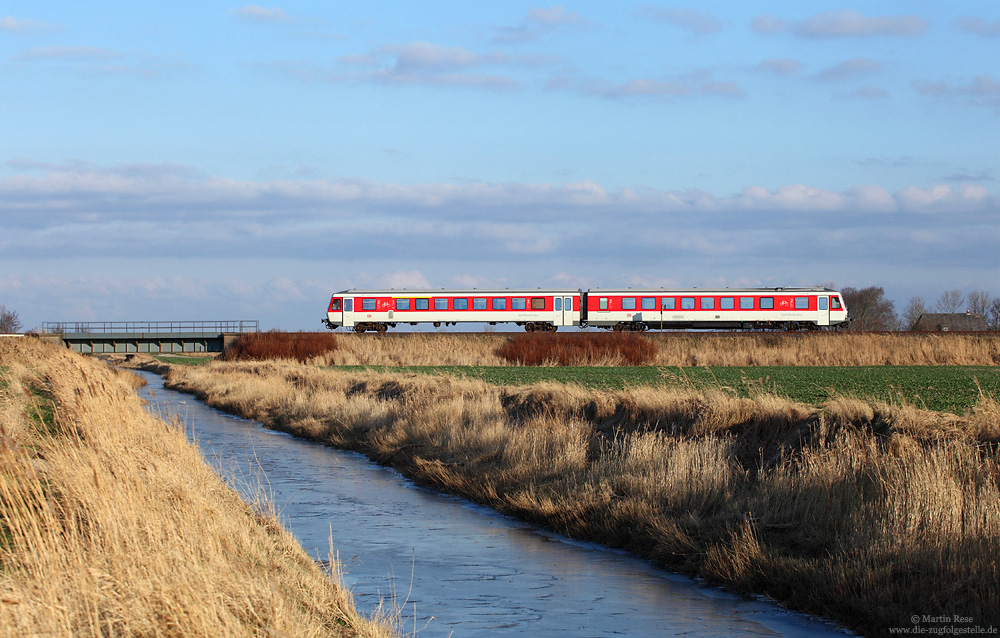 628 495 unterwegs als Syltshuttle Plus SSP1428 bei Lehnshallig auf der Marschbahn