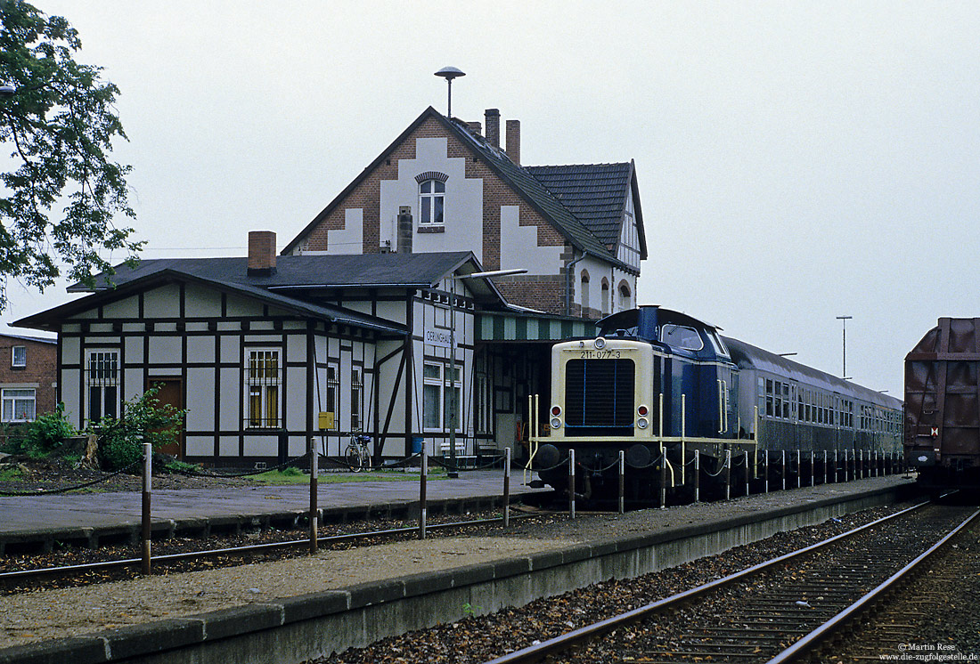 211 077 vom Bw Osnabrück im Bahnhof Oerlinghausen Strecke Bielefeld – Lemgo 