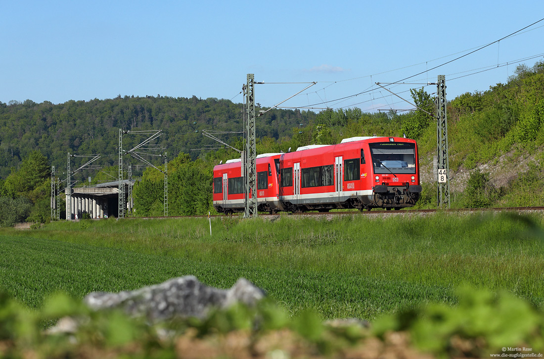 650 001 in verkehrsrot als Rgionalbahn bei Tübingen Lustnau
