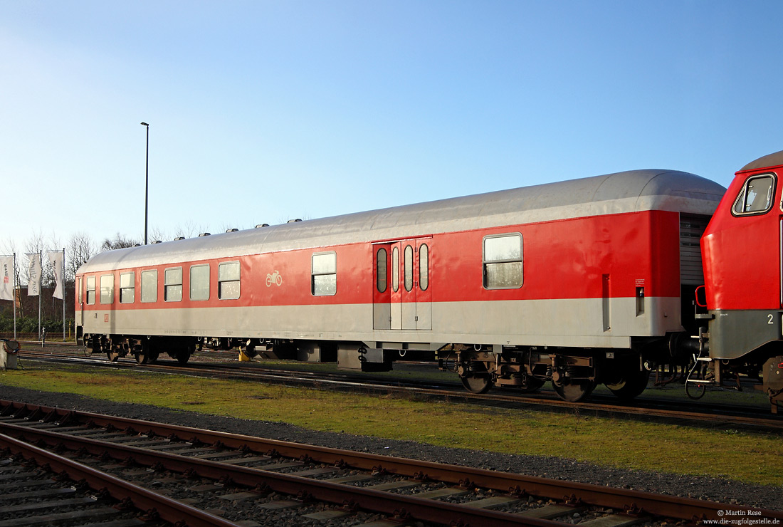 SyltShuttle Begleitwagen Bomd 277 (50 80 84-29 005-7) in Niebüll