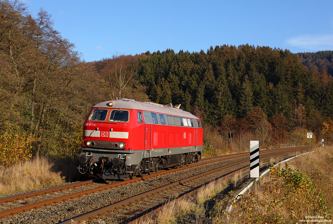 Anschlepplokomotive 218 813 bei Olsberg auf der KBS435