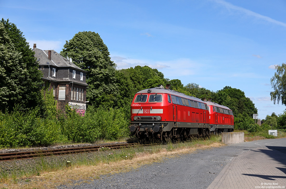 Abschlepplokomotiven 218 832 und 218 831 in Schwerte Ost