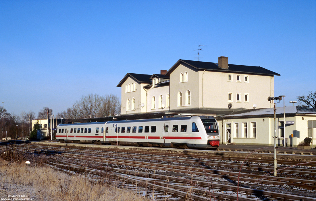 ehemaliger Fernverkehrs 612 990 im ICE-Design in Neheim-Hüsten auf der oberen Ruhrtalbahn