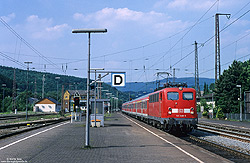 141 248 in verkehrsrot im Bahnhof Finnentrop