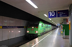 Werbelok 101 088 im Tunnelbahnhof Düsseldorf Flughafen Terminal