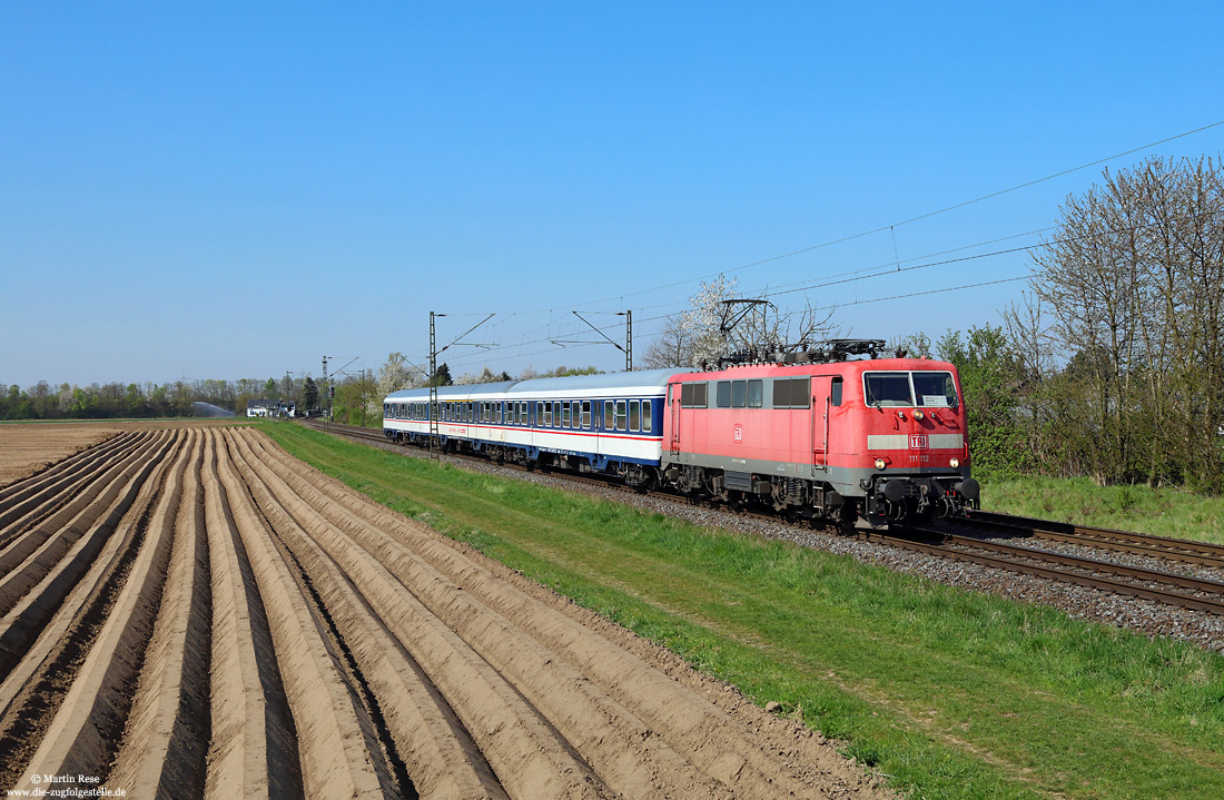111 112 von TRI auf der RB37 bei Kaarst