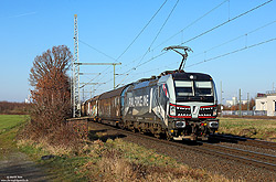193 949 „Rail Force One“ mit einem Güterzug in Porz-Wahn