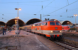 Am 8.3.2025 fuhr ich den Sonderzug von Nostalgiezugreisen von Mönchengladbach nach Winterberg. Als Zuglok kam die 218 137 des DB-Museums zum Einsatz. Die Aufnahme des Sonderzuges entstand kurz vor der Abfahrt.