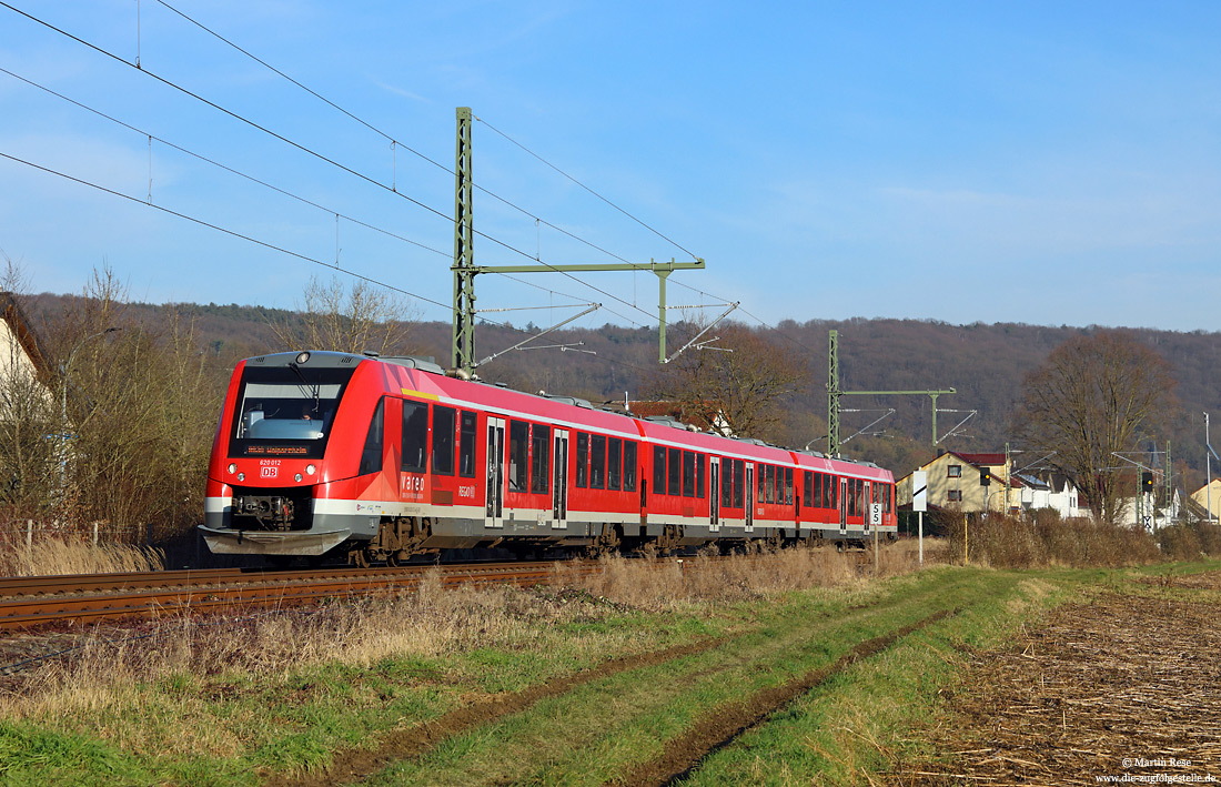 620 012 bei Bad Bodendorf mit der Fahrleitung im Bau