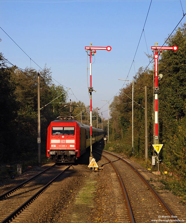 Am 23.10.2011 musste ich mit meinem IC2331 in Marienhafe die Zugkreuzung mit dem IC134 (Norddeich Mole – Luxemburg) abwarten. Natürlich war die Kamera passend zur Hand!