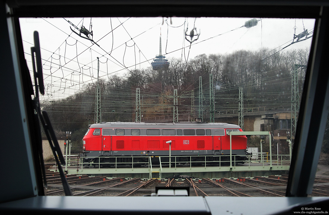 218 812 auf der Drehscheibe in Köln Bbf