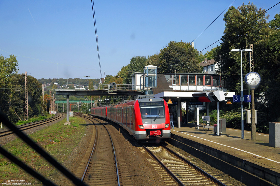 422 572 als S8 am Haltepunkt Wuppertal Zoologischer Garten