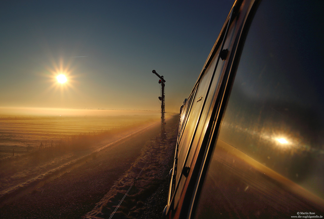 Im hohen Norden aus der ersten Reihe: Blick aus der 218 auf den Sonnenaufgang