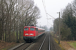 110 447 mit Regionalbahn auf der Emslandstrecke bei Greven