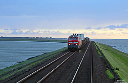 Im hohen Norden aus der ersten Reihe: 218 345 auf dem Hindenburgdamm