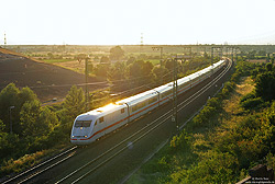 Auf der Fahrt von Köln nach Stuttgart kam ich am 29.6.20028 mit dem IC2019 am Blocksignal des Abzweigs Rollenberg zum Halten. Der verspätete IC693 (Berlin Ostbahnhof – München Hbf) bekam hier Vorrang.