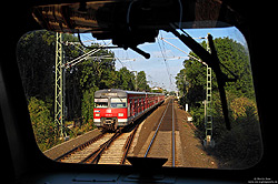 Am 3.9.2012 war ich mit der 218 387 der Kurhessenbahn auf dem Weg von Köln Bbf nach Frankfurt, als mir bei Mainz Gustavsburg der 420 764 als S8 nach Wiesbaden entgegen kam.
