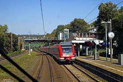 422 572 als S8 am Haltepunkt Wuppertal Zoologischer Garten