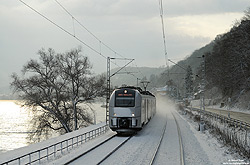 406 der Mittelrheinbahn bei Koblenz Stolzenfels auf der linken Rheinstrecke im Schnee