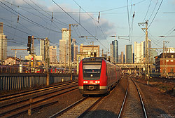 Am späten Nachmittag des 4.2.2012 hat der 612 123 als RE3312 nach Saarbrücken Hbf den Frankfurter Hauptbahnhof verlassen. 