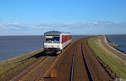 Im hohen Norden aus der ersten Reihe: 628 509 als Syltshuttle Plus auf dem Hindenburgdamm