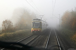 Der S-Bahnverkehr rund um Karlsruhe wird mit Zweisystem-Stadtbahnwagen der AVG abgewickelt. Neben den Einsätzen auf dem Streckennetz der AVG verkehren die Zweisystemtriebwagen auch auf Strecken der DB. Zwischen Bietigheim (Baden) und Durmersheim rollt der AVG840 als S4 am 13.11.2012 nach Karlsruhe.