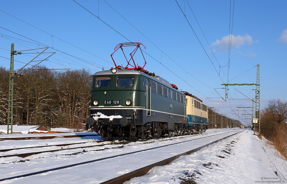 E40 128 des DB-Museums als Lz bei Oelde im Schnee