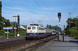 110 142 mit RE nach Venlo am alten Bahnsteig in Troisdorf